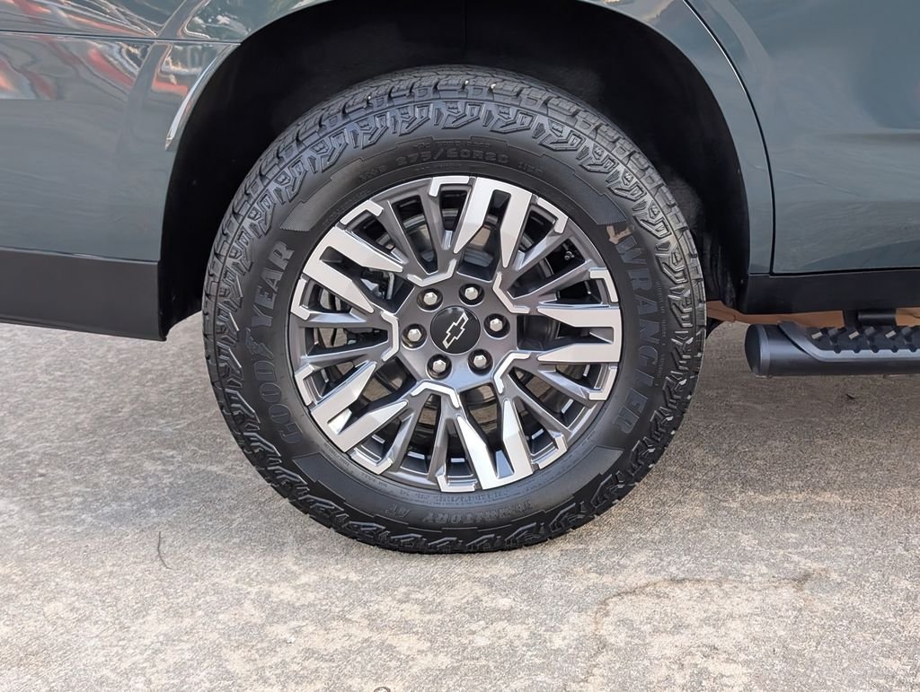 Used 2026 Gray Chevrolet Z71 image 3