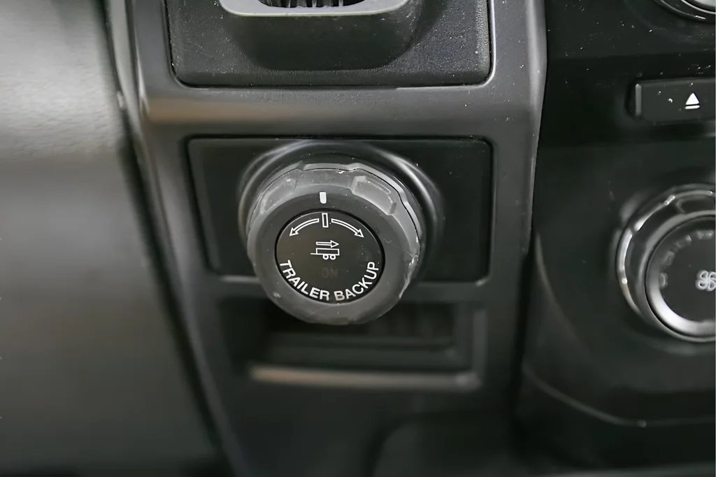 Used 2016 Oxford White Ford XLT image 24
