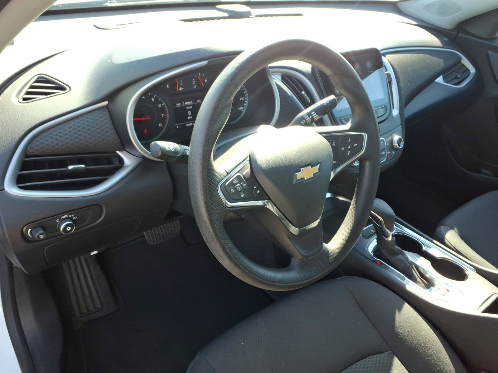 Used 2023 SUMMIT WHITE Chevrolet LT image 8