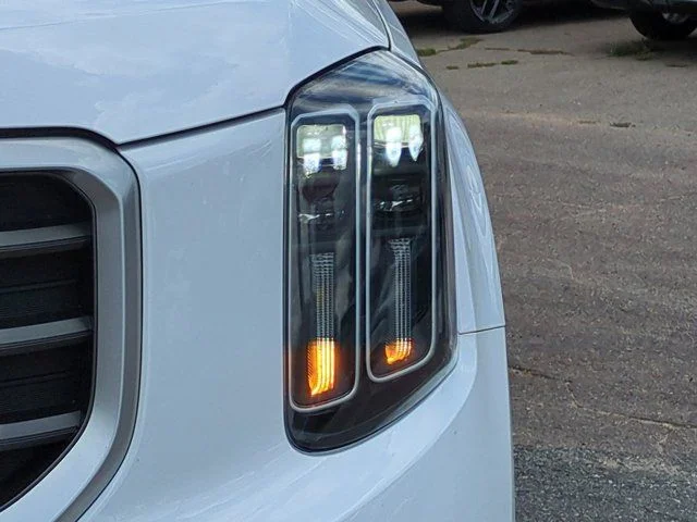 Certified Used 2025 White Kia S image 10