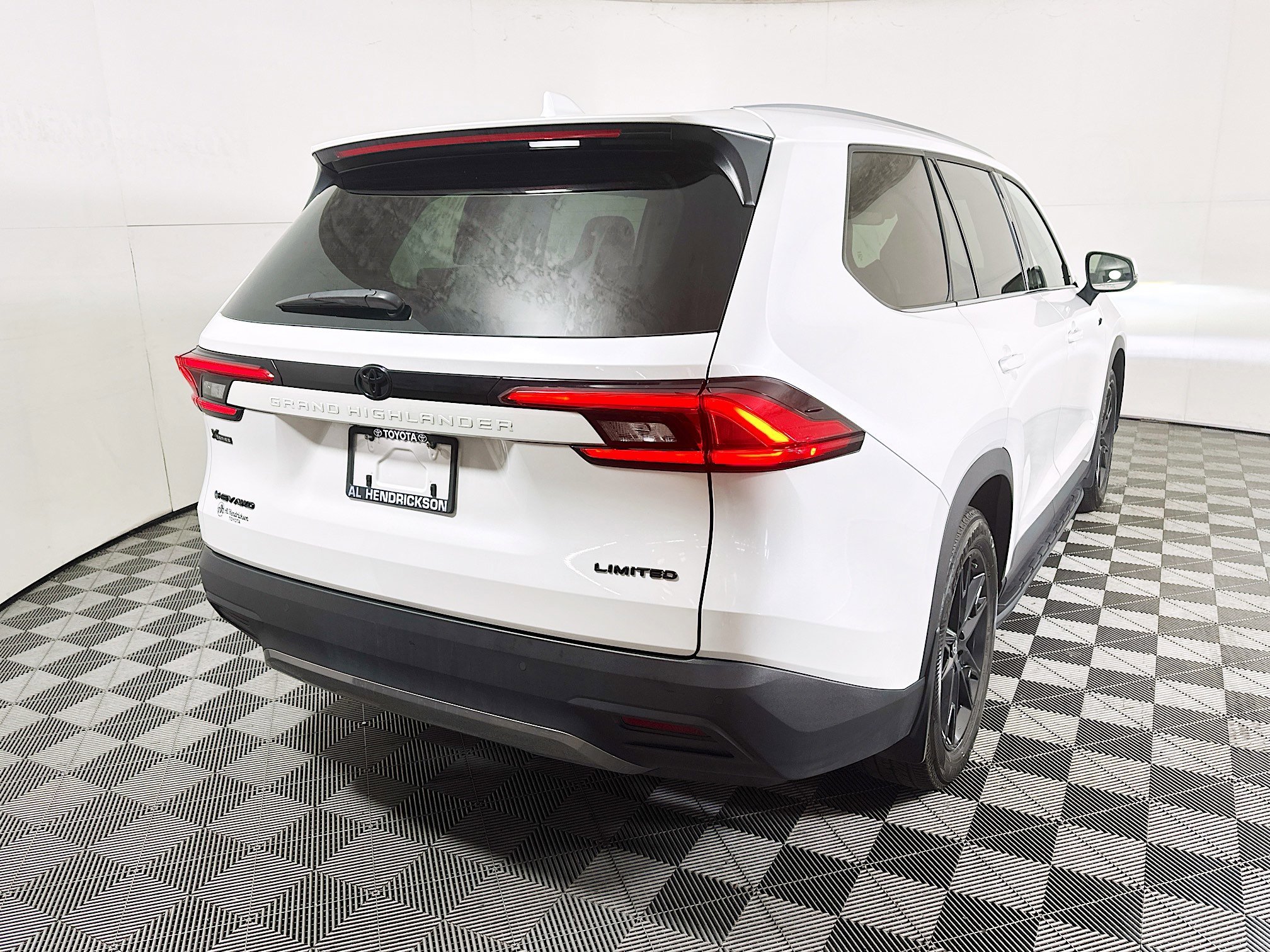 2024 Toyota Grand thumbnail 5