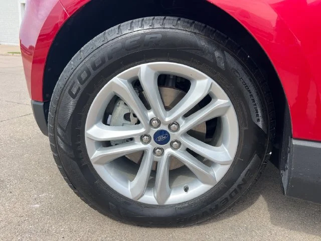Used 2020 Red Ford SEL image 12