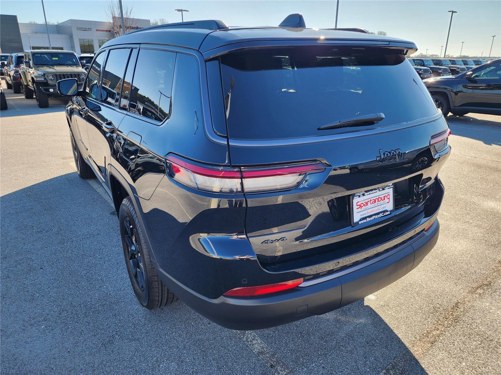 New 2026 Diamond Black Crystal Pearlcoat Jeep Laredo Altitude image 4