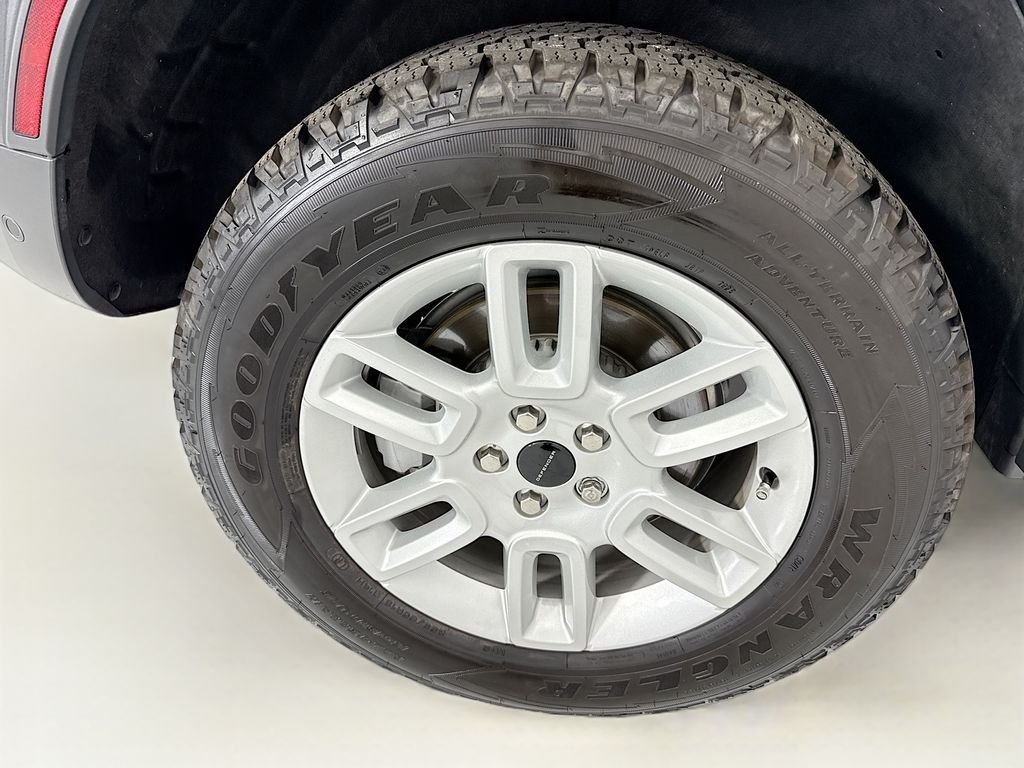 Used 2026 Carpathian Grey Prem Met Land Rover S image 32