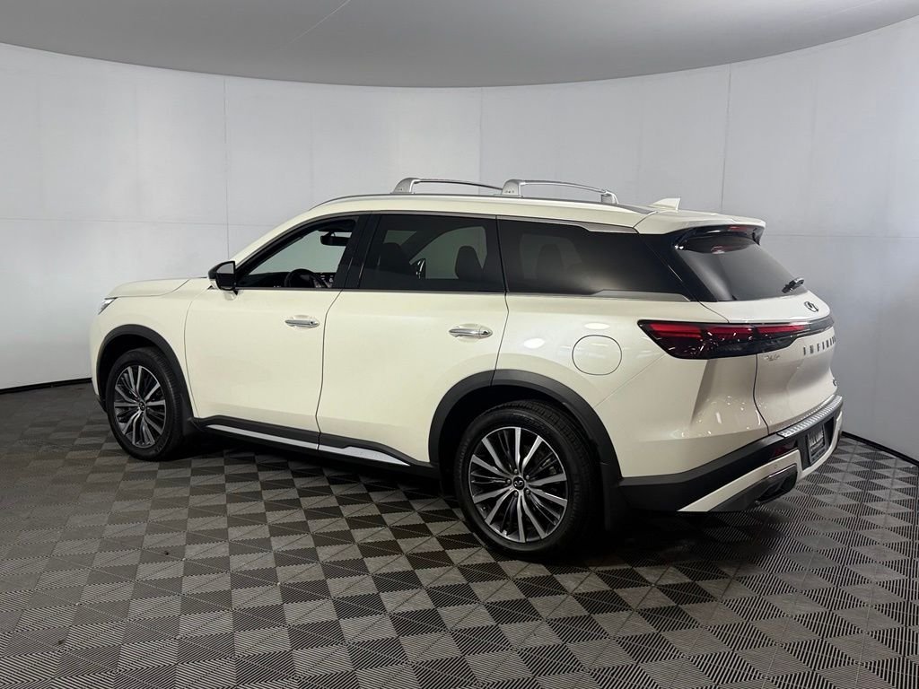 Used 2023 White INFINITI Sensory image 8