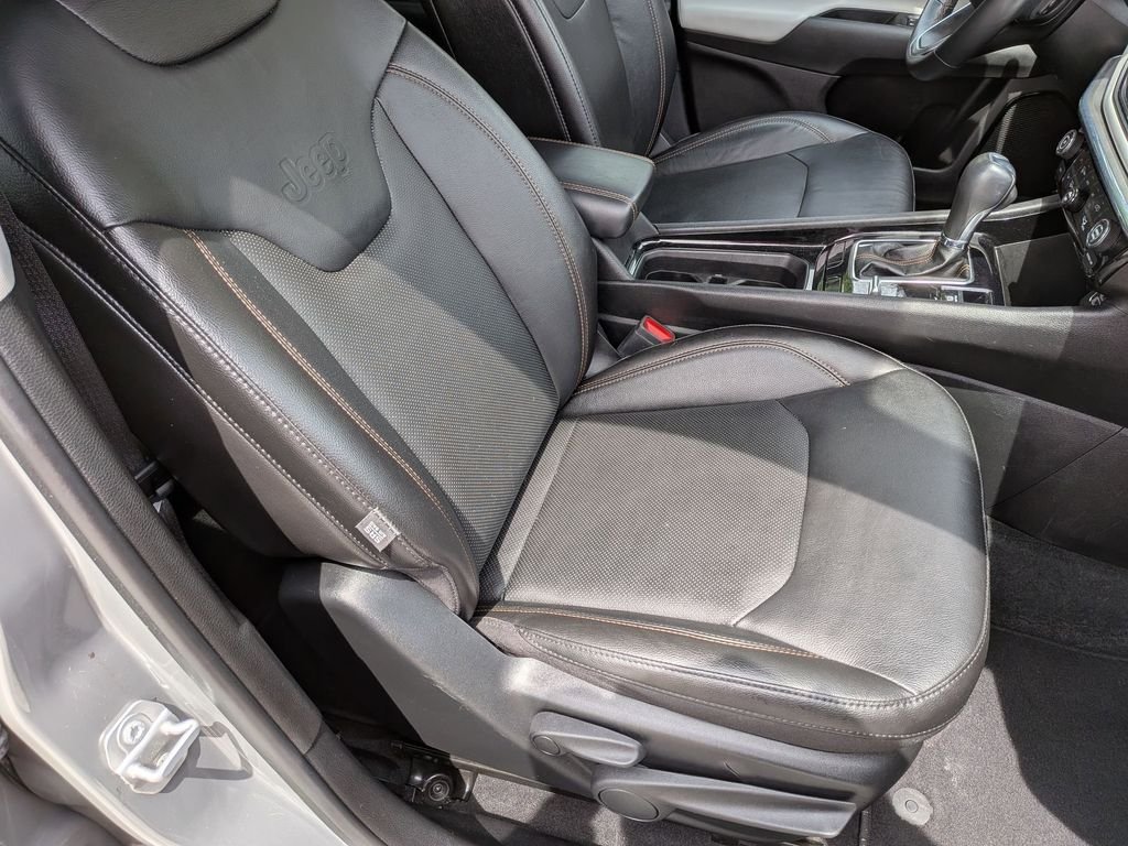 Used 2022 Gray Jeep Limited image 24