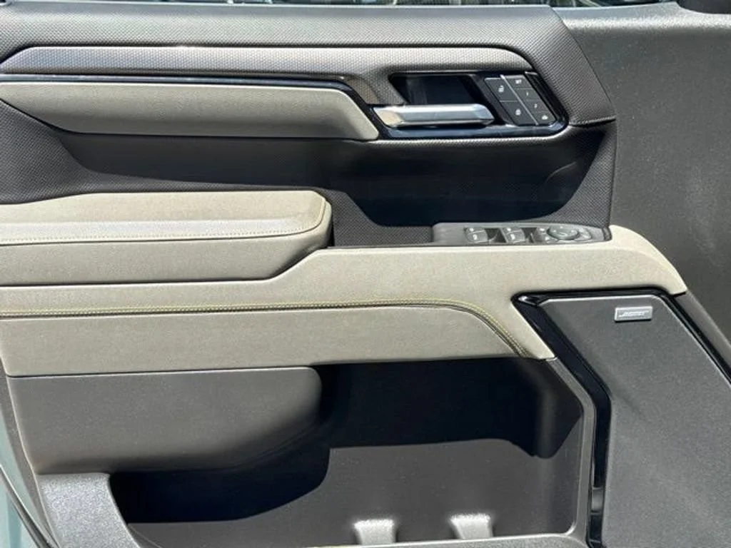 2025 Chevrolet Silverado 1500 ZR2 - Photo 17