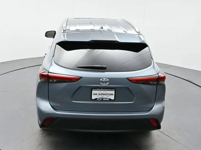 Used 2022 Moon Dust Toyota XLE image 39