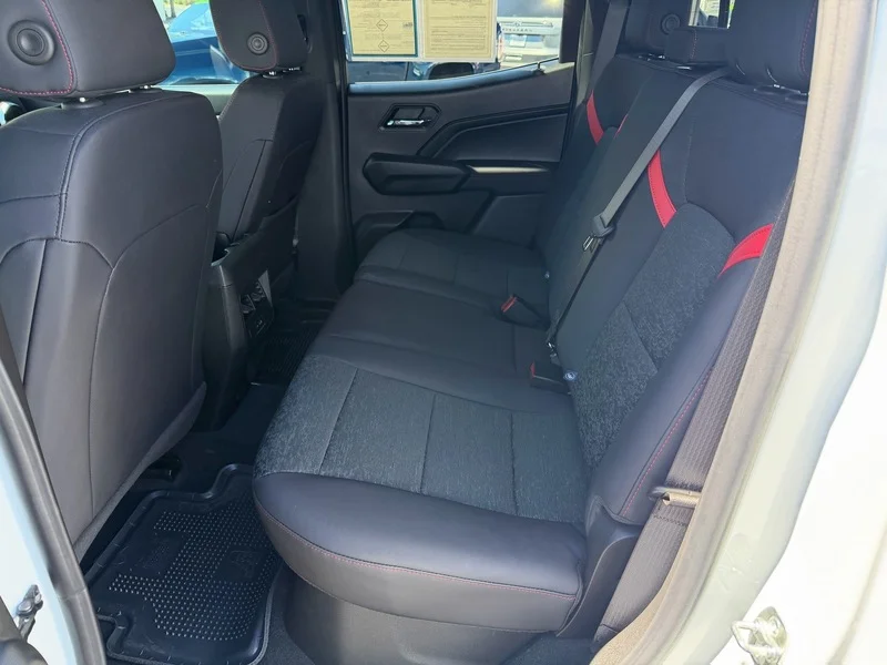 Used 2025 Summit White Chevrolet Z71 image 19