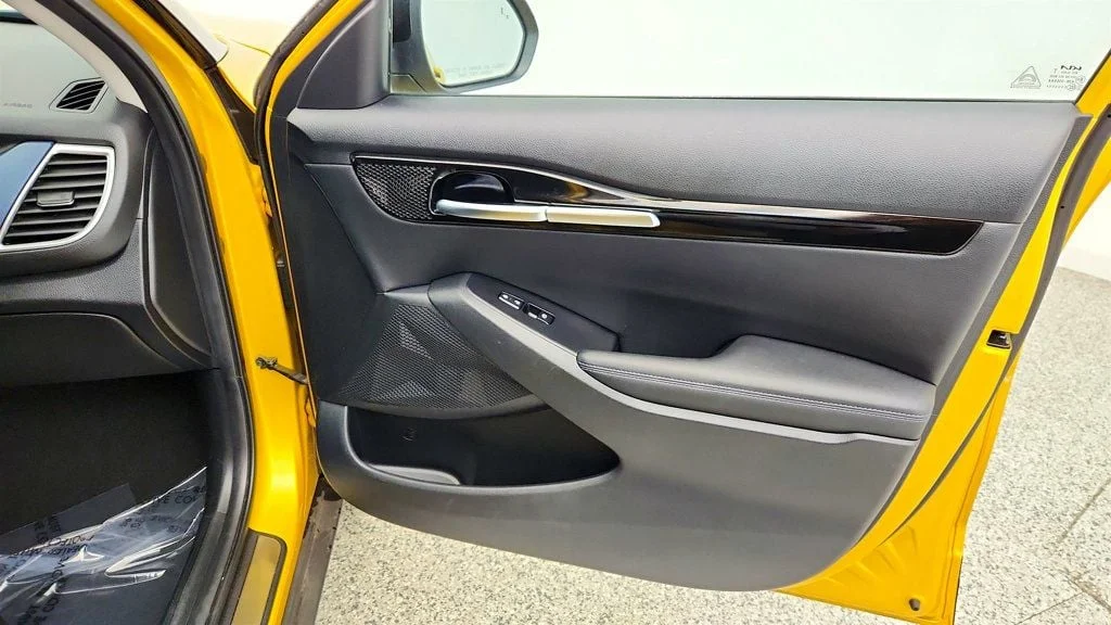 Used 2023 Starbright Yellow/Black Roof Kia S IVT AWD w/ Navigation Pkg & Illuminated Sills image 25
