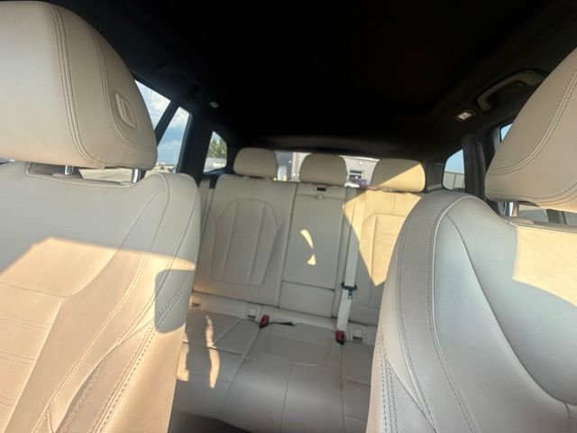 Used 2021 Black Sapphire Metallic BMW xDrive30i image 21