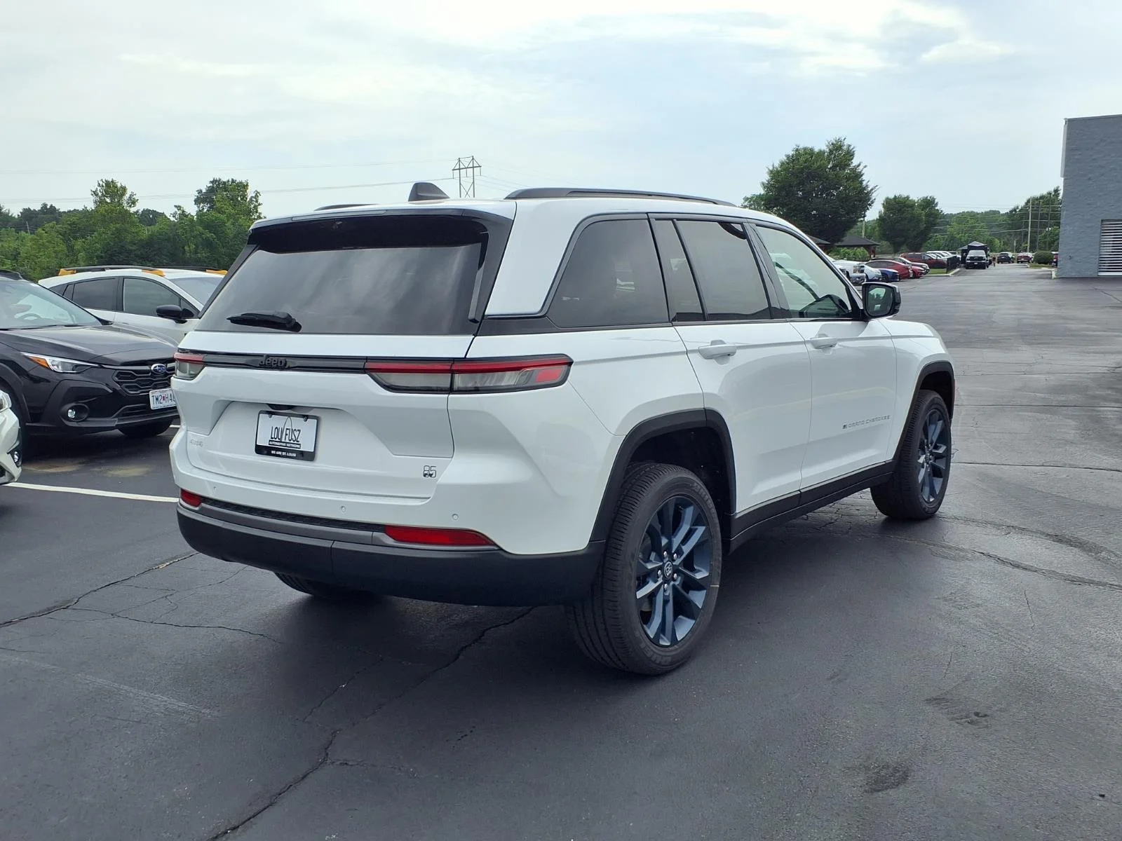 New 2026 Bright White Clear-Coat Exterior Paint Jeep 85th Anniversary Edition image 18