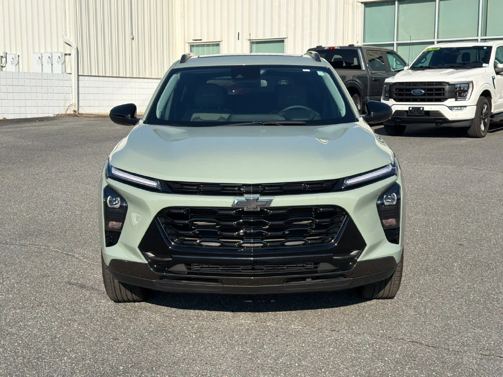 Used 2025 Green Chevrolet ACTIV image 2