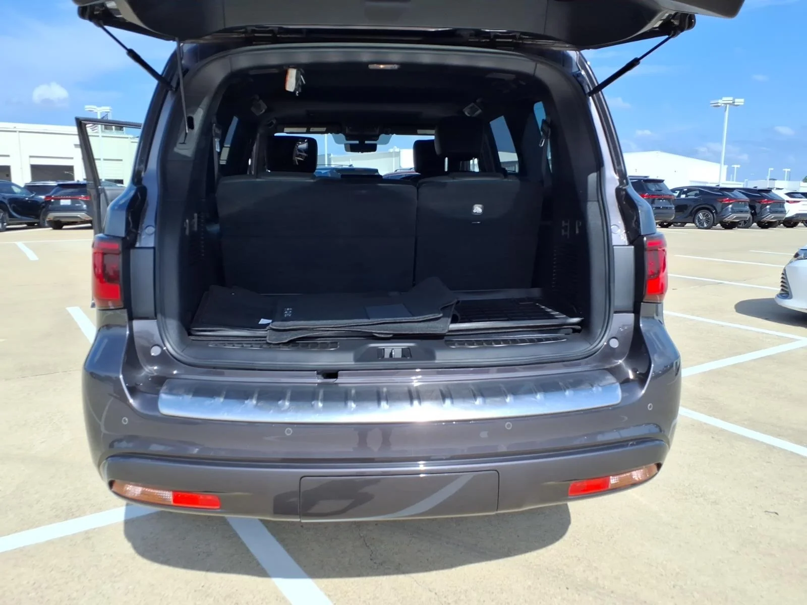 Used 2023 Anthracite Gray INFINITI Sensory image 18