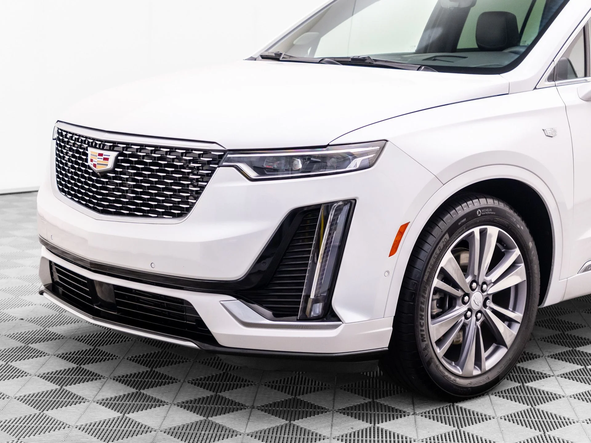 Used 2025 White Cadillac Premium Luxury image 36