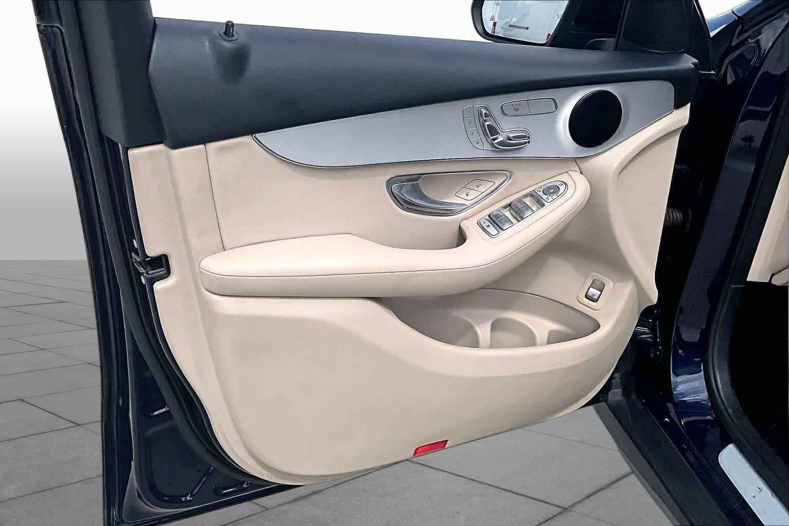 Used 2017 Lunar Blue Metallic Mercedes-Benz GLC 300 image 24
