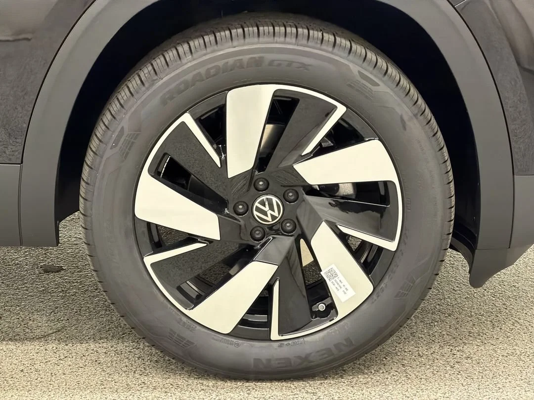 New 2026 Deep Black Pearl Volkswagen 2.0T SE w/Technology image 10