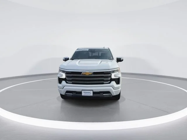 Used 2023 Beige Chevrolet High Country image 3