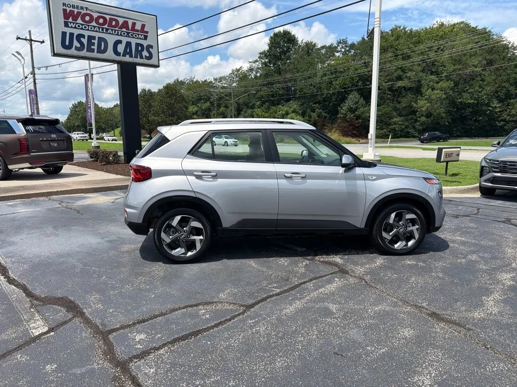 Used 2025 Silver Hyundai SEL image 9