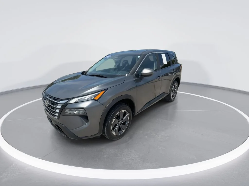 Used 2025 Gray Nissan SV image 4