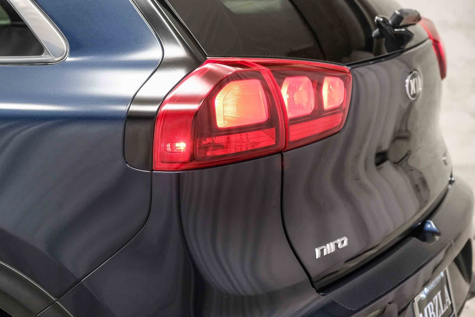 Used 2020 Gravity Blue Kia EX image 7