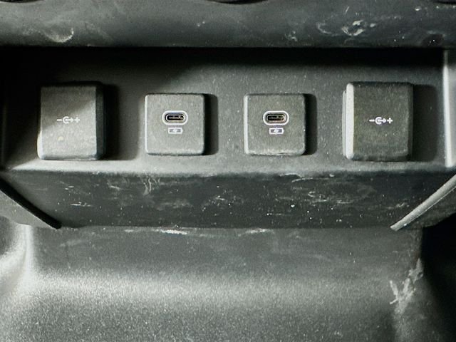 Used 2022  Land Rover X-Dynamic HSE image 26