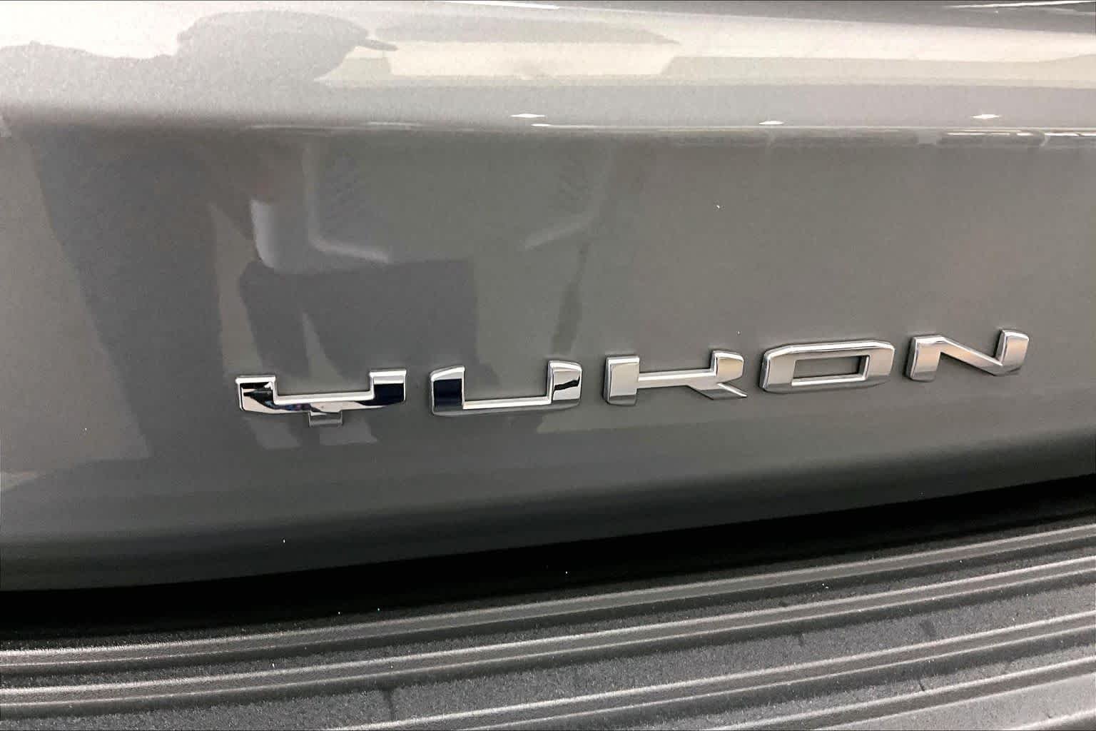 Used 2023 Sterling Metallic GMC SLT image 31