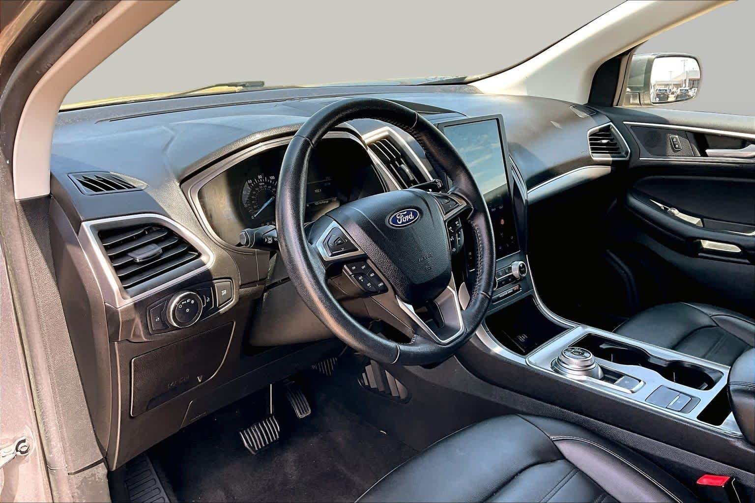 Used 2022 Carbonized Gray Metallic Ford SEL image 18