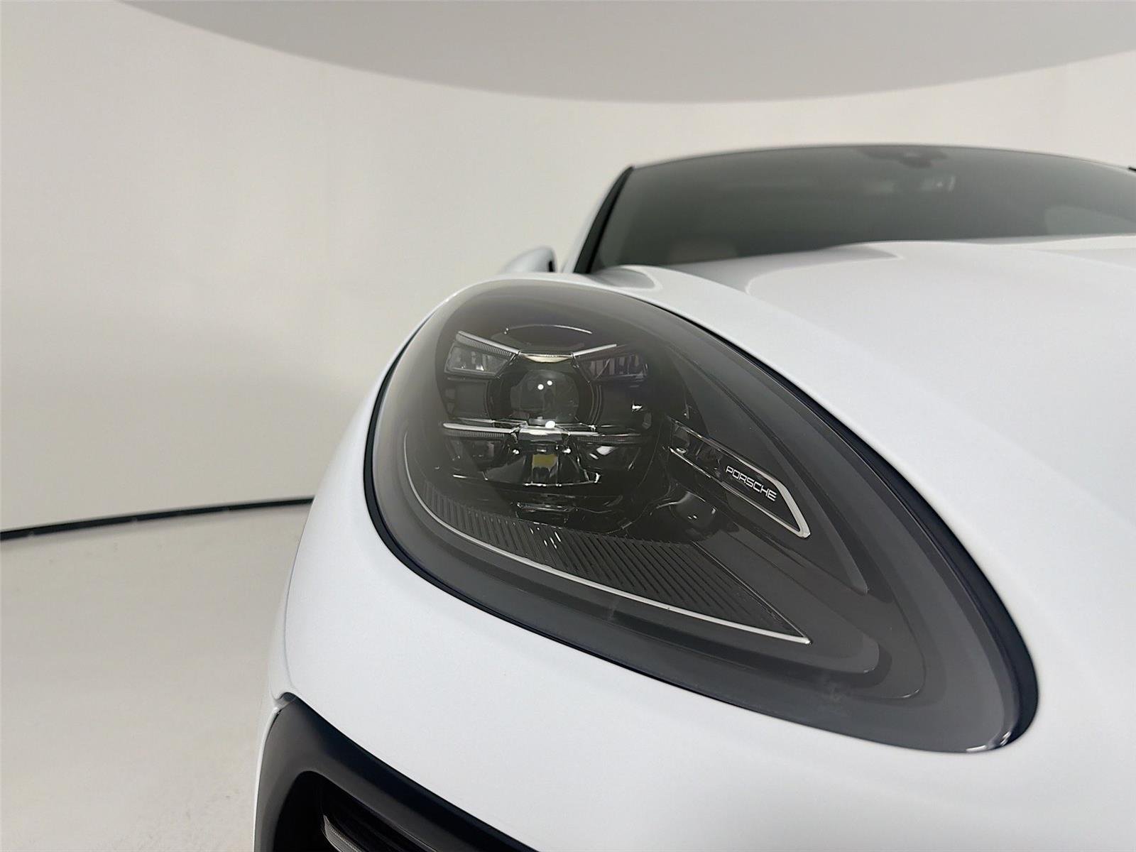 Used 2023 Carrara White Metallic Porsche T image 31