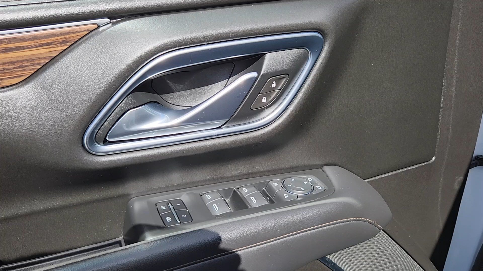 Used 2021 Iridescent Pearl Tricoat Chevrolet High Country image 7