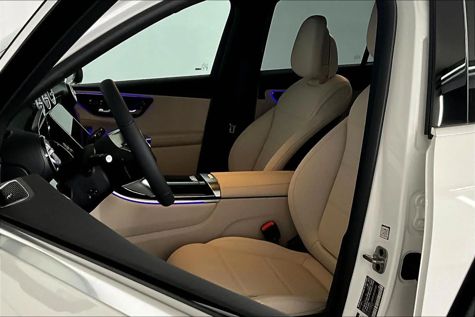 New 2026 Polar White Mercedes-Benz GLC 300 image 13