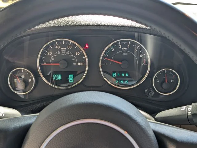 Used 2014 Crystal Metallic Jeep Unlimited Sahara image 15