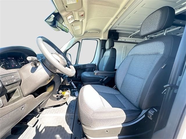 New 2026 Bright White Clear-Coat Exterior Paint RAM Low Roof image 14
