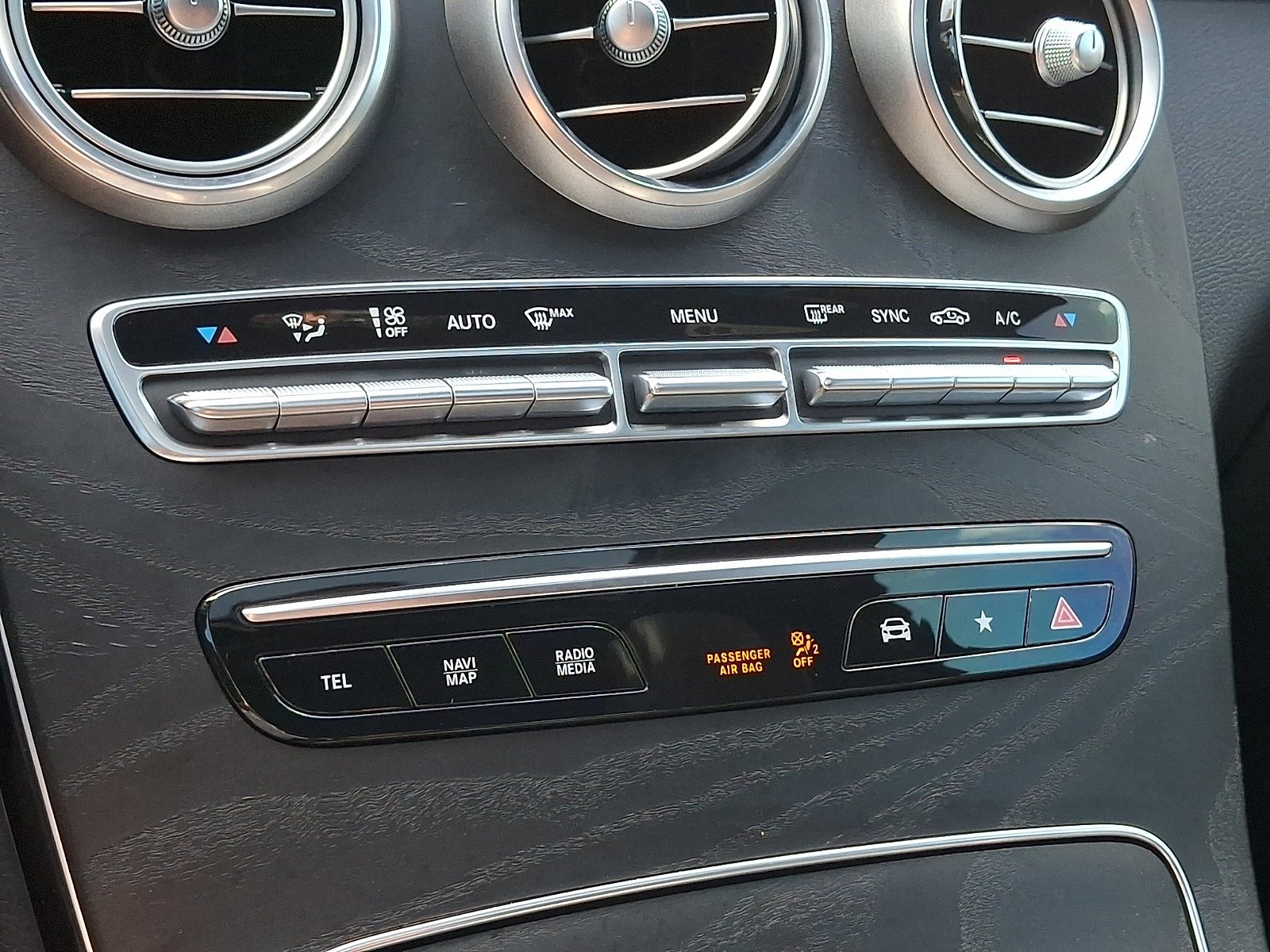 Used 2020 Graphite Grey Metallic Mercedes-Benz GLC 300 image 16