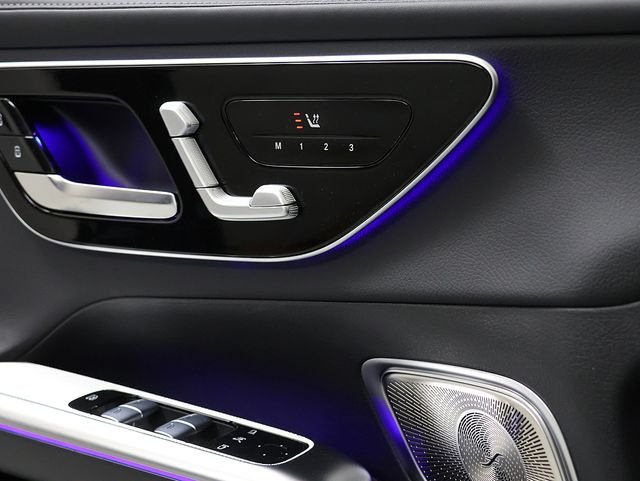 New 2026 MANUFAKTUR Moonlight White Metallic Mercedes-Benz GLC 300 image 25