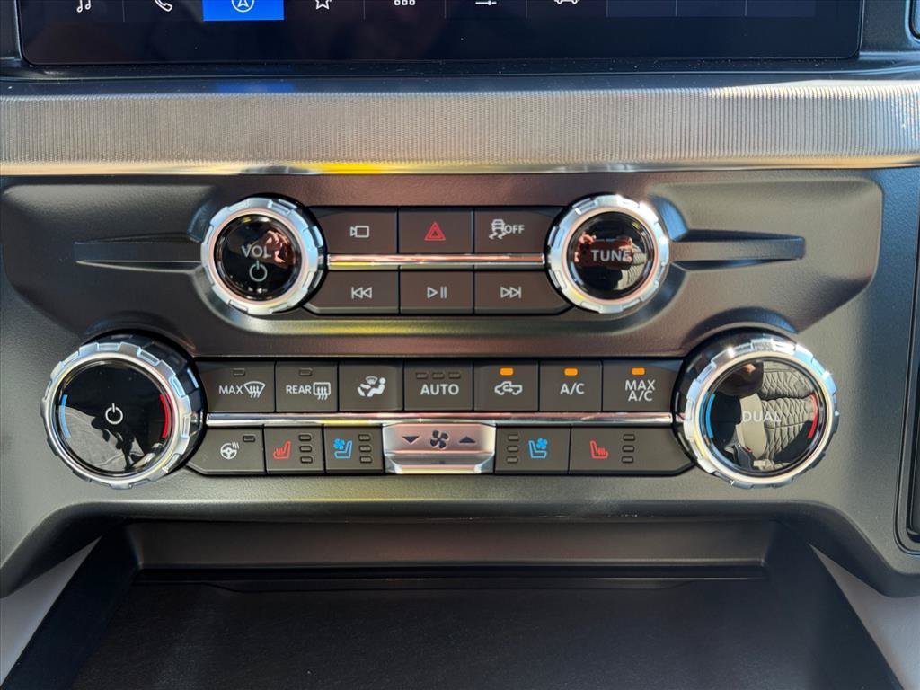 New 2027 Star White Metallic Tri-Coat Ford F-250® Platinum® image 26