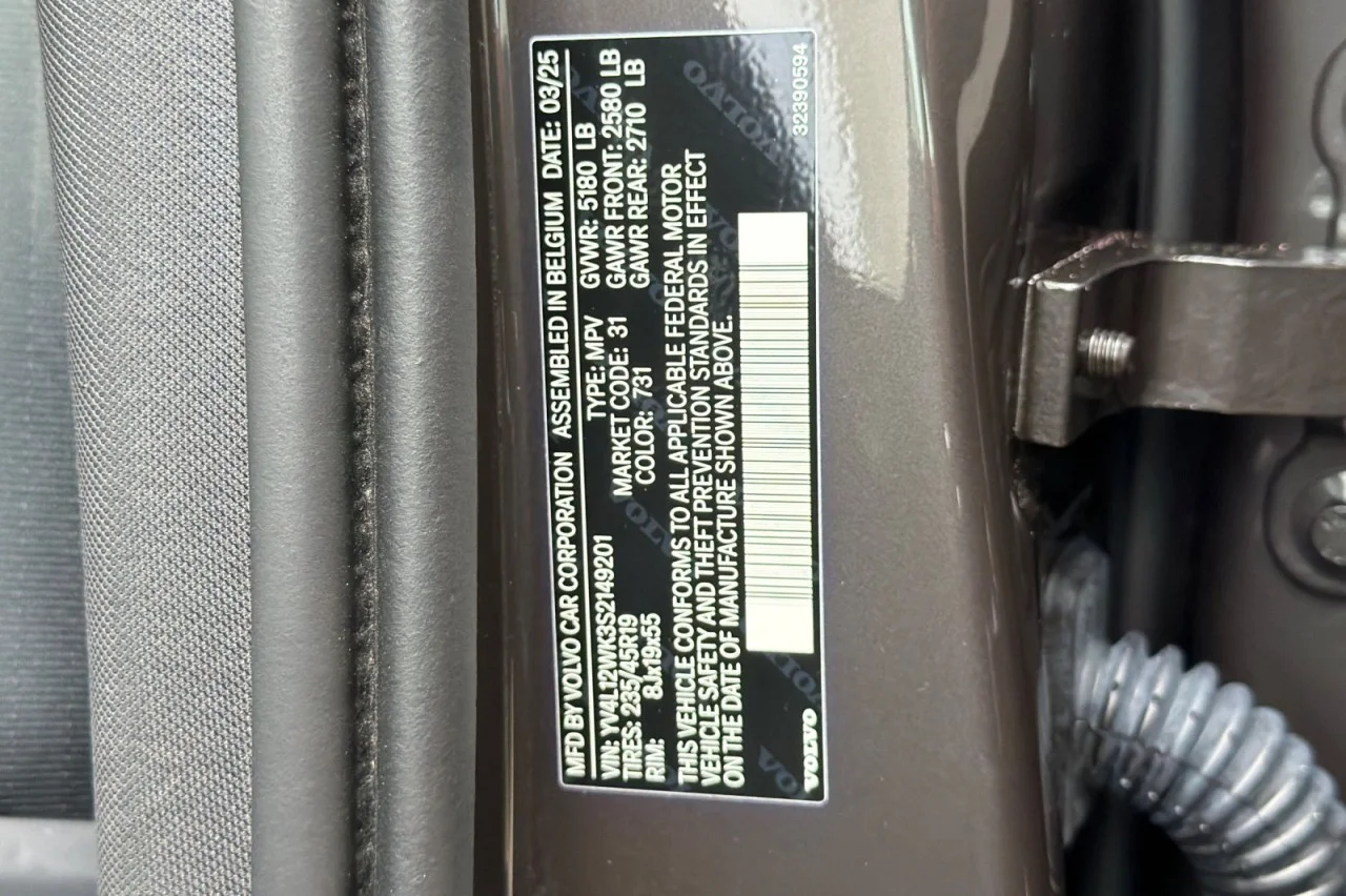 Used 2025 GREY Volvo Plus image 29