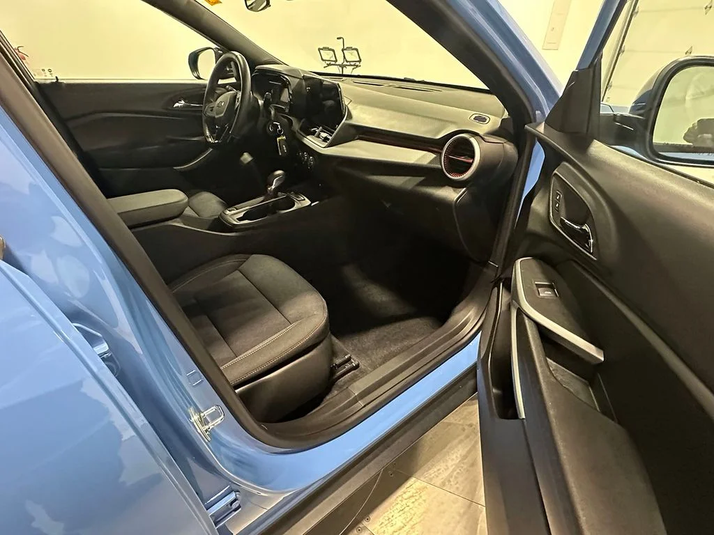 Used 2024 Blue Chevrolet 1RS image 22