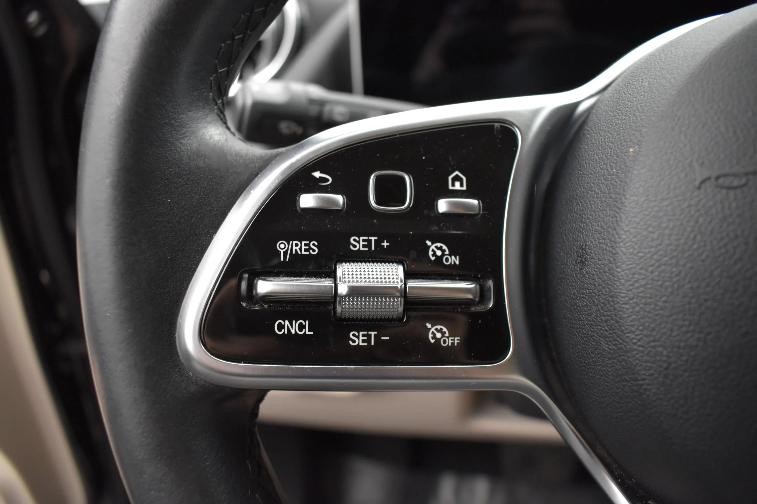 Used 2021 Night Black Mercedes-Benz GLA 250 image 6