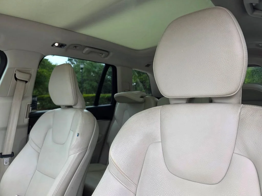 Used 2019 White Volvo T5 Momentum image 13
