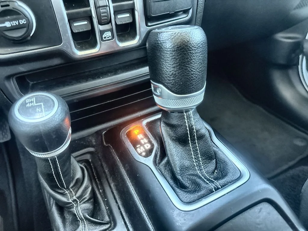 Used 2020 White Jeep Unlimited Sahara image 19