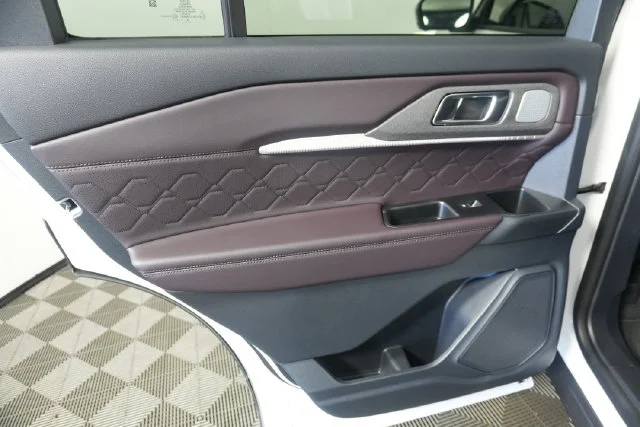 New 2027 Star White Metallic Tri-Coat Ford Platinum™ image 29