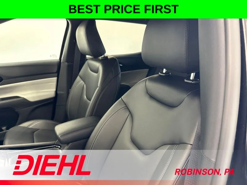 New 2026 Diamond Black Crystal Pearl-Coat Exterior Paint Jeep Limited image 19