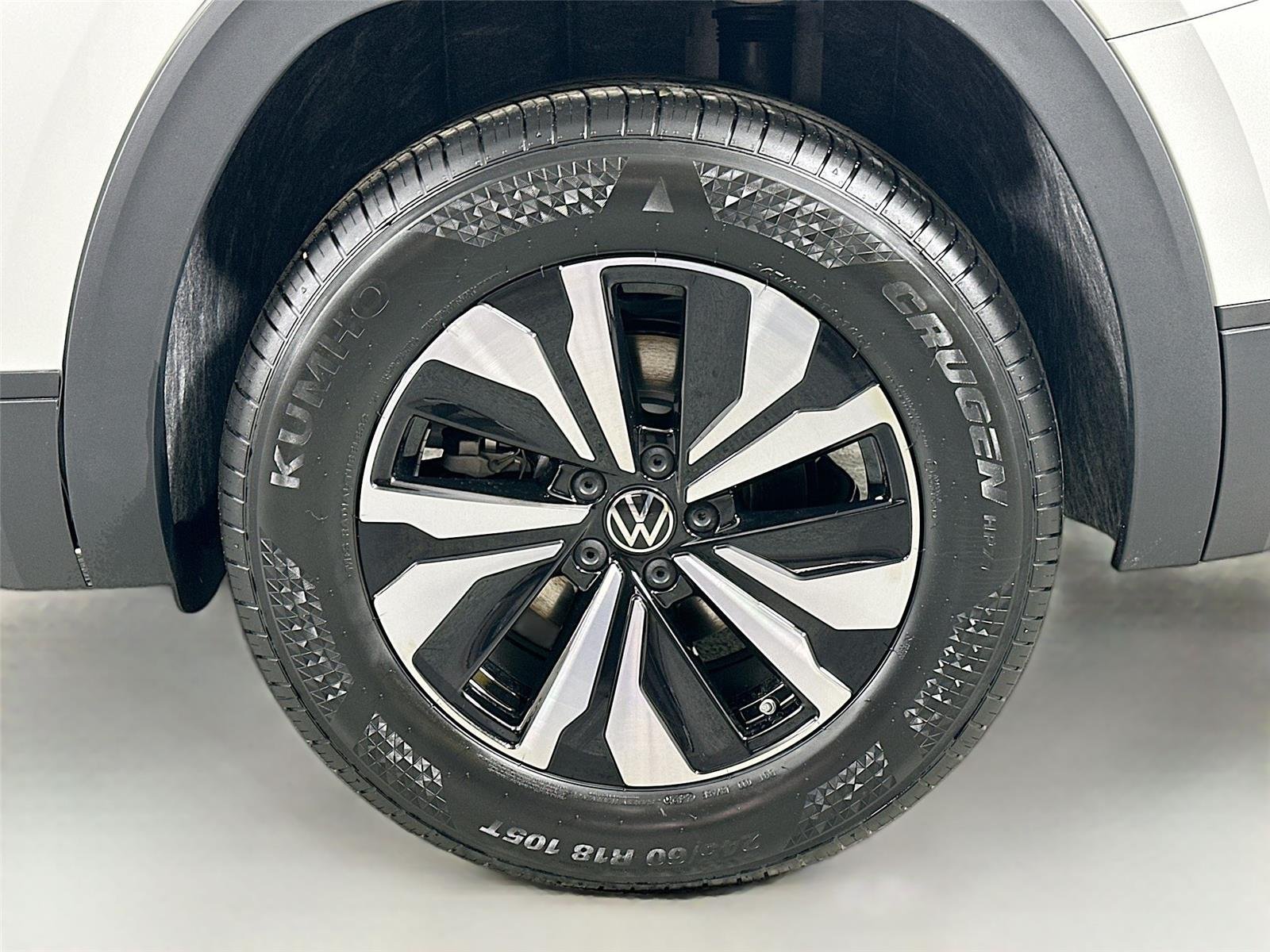 New 2026 Opal White Pearl Volkswagen 2.0T SE image 29