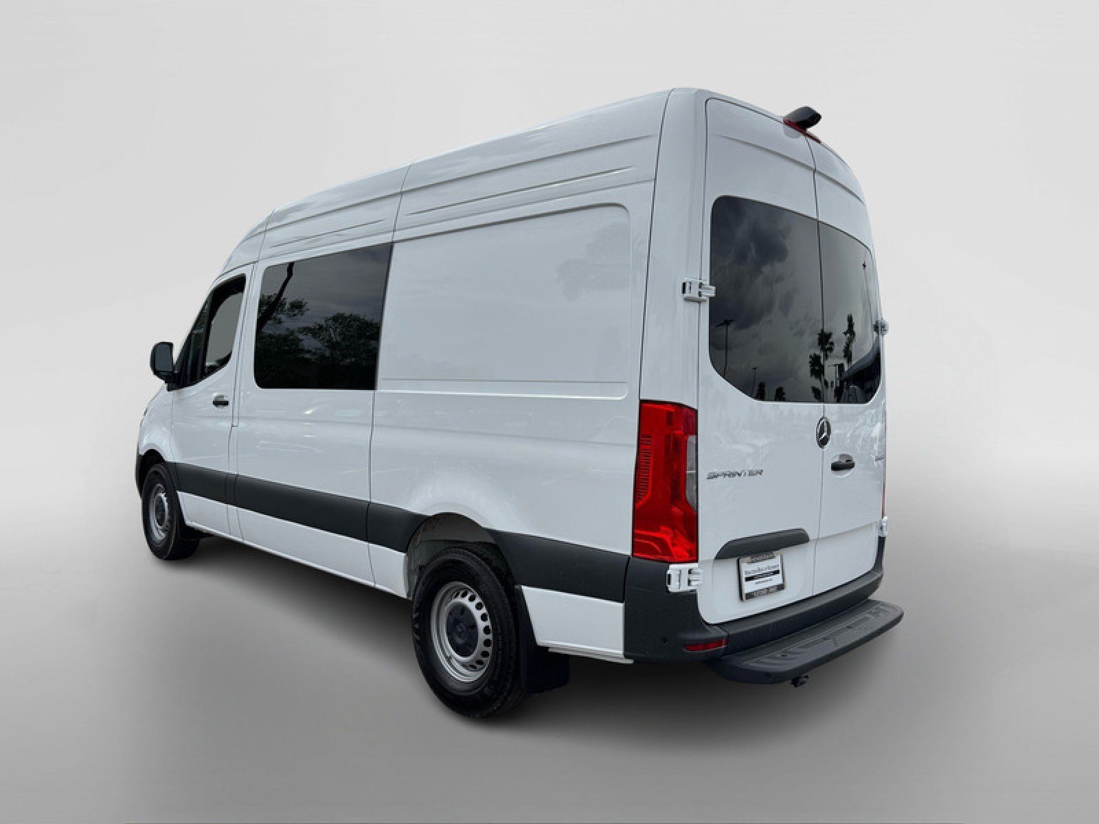 New 2026 Arctic+White Mercedes-Benz DCVS2S image 3