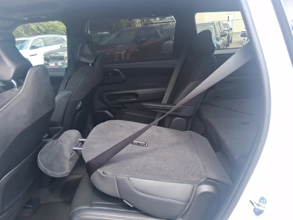 Used 2027 White Kia  image 14