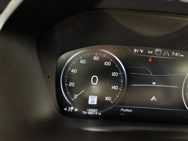 Used 2016  Volvo T6 Momentum image 14