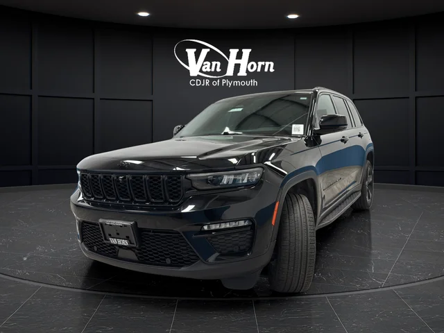 Used 2024 Diamond Black Crystal Pearlcoat Jeep Limited image 3