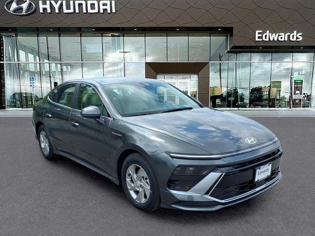 New 2026 Gray Hyundai SE image 4