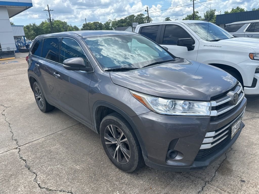 2017 Toyota Highlander LE V6's photo